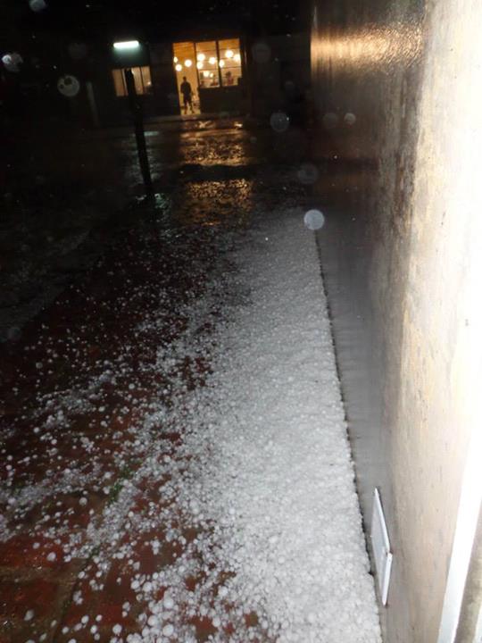 Fuerte granizada en Camilo Aldao